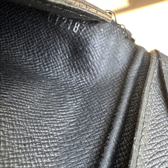 Louis Vuitton wallet - Picture 3 of 3